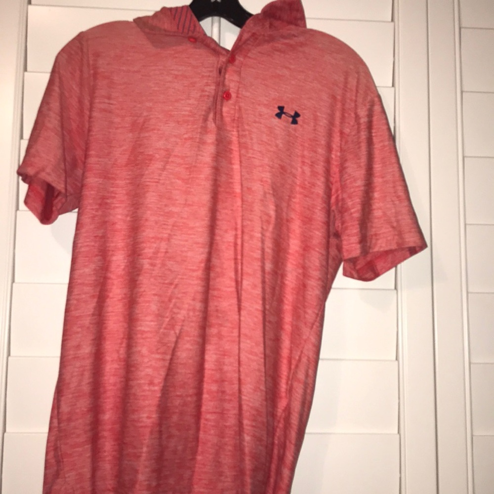 Men’s orange and white under armour golf tee